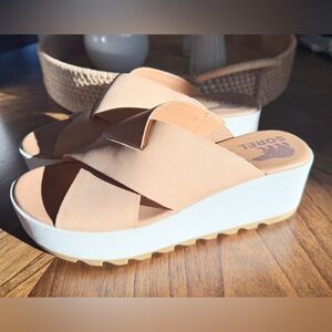 Sorel Women's Tan leather Wedge Sandals NEW Sz 8